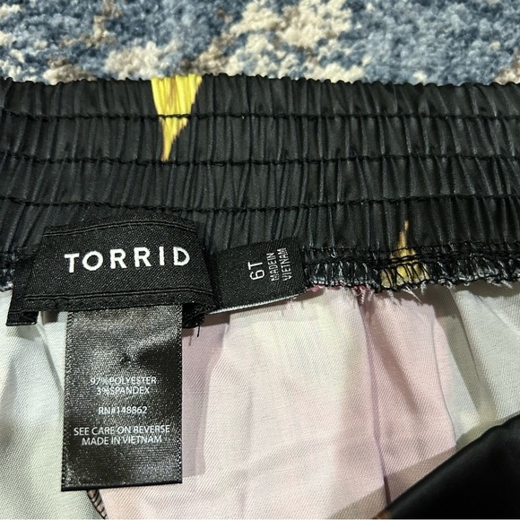 Torrid Blair Floral Wide Leg Satin High Rise Pants Size 6T - Picture 6 of 10